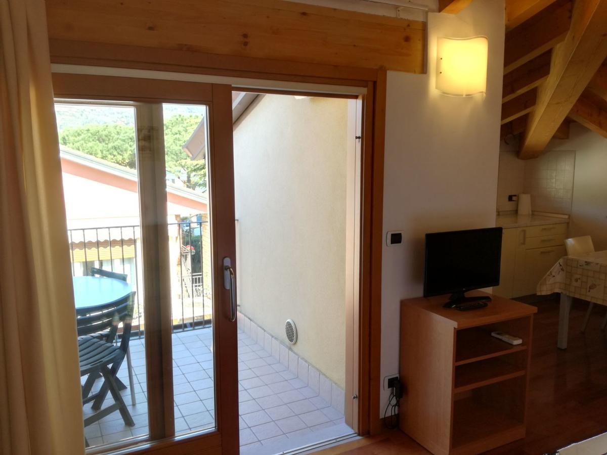 Apartments Tony In Bardolino Exterior foto